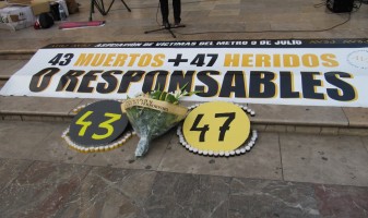 Pancarta associació víctimes accident del metro de València